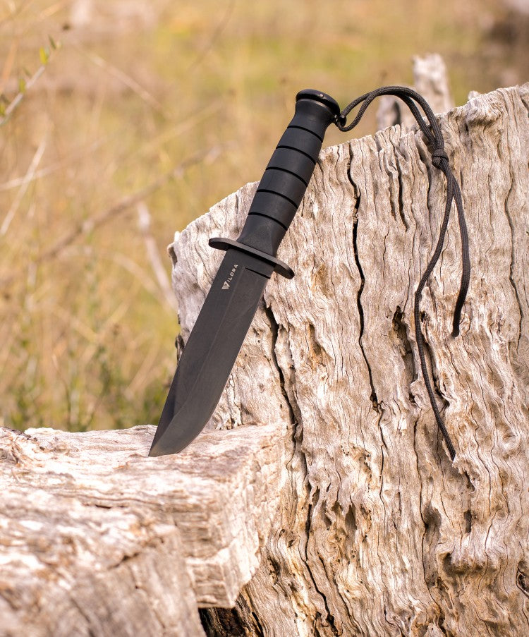 Wilora outdoor hunting knife blade and handle detail outdoors