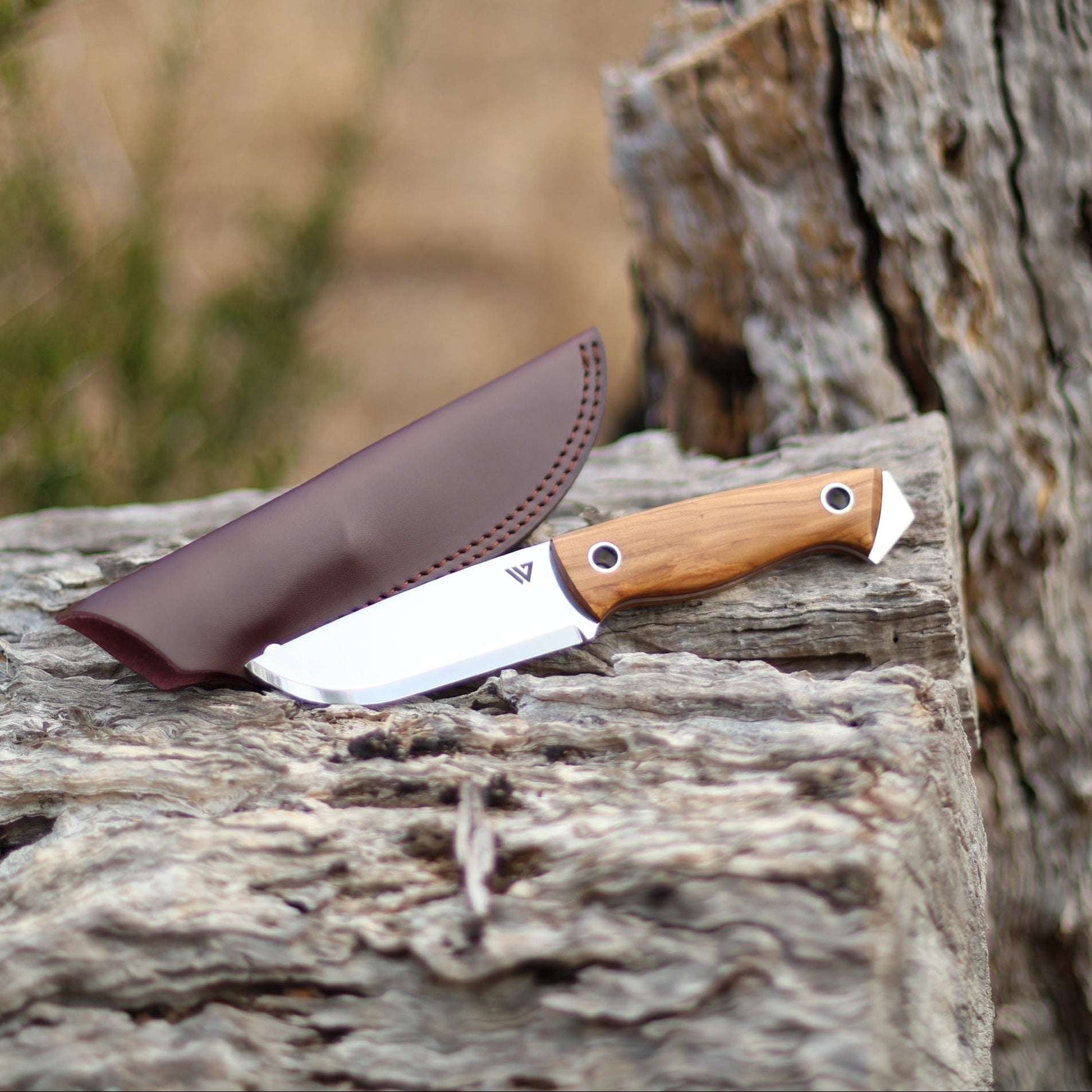 Wilora Brumby fixed blade outdoor knife with wooden handle and leather sheath