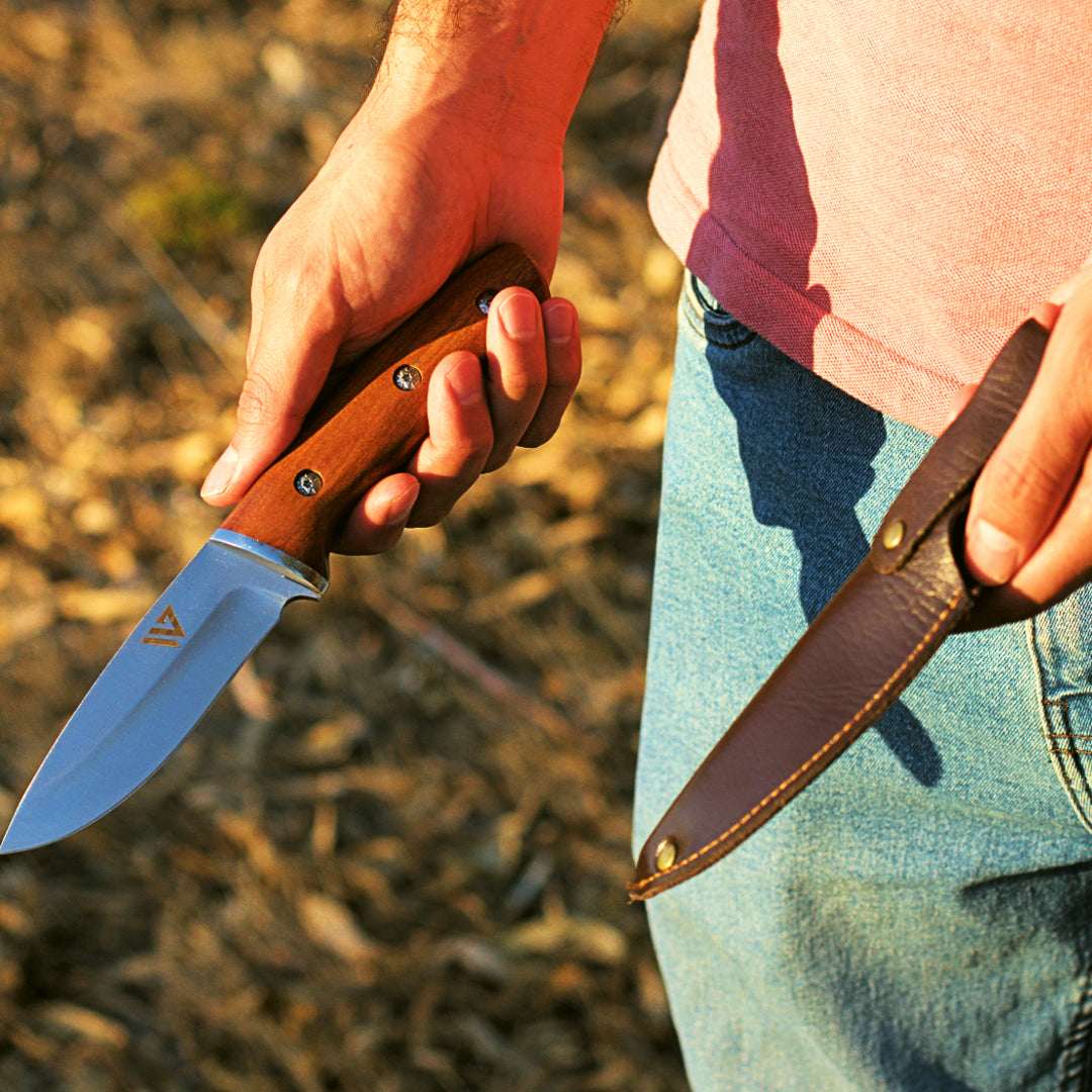 Wilora bushcraft knife with leather sheaths