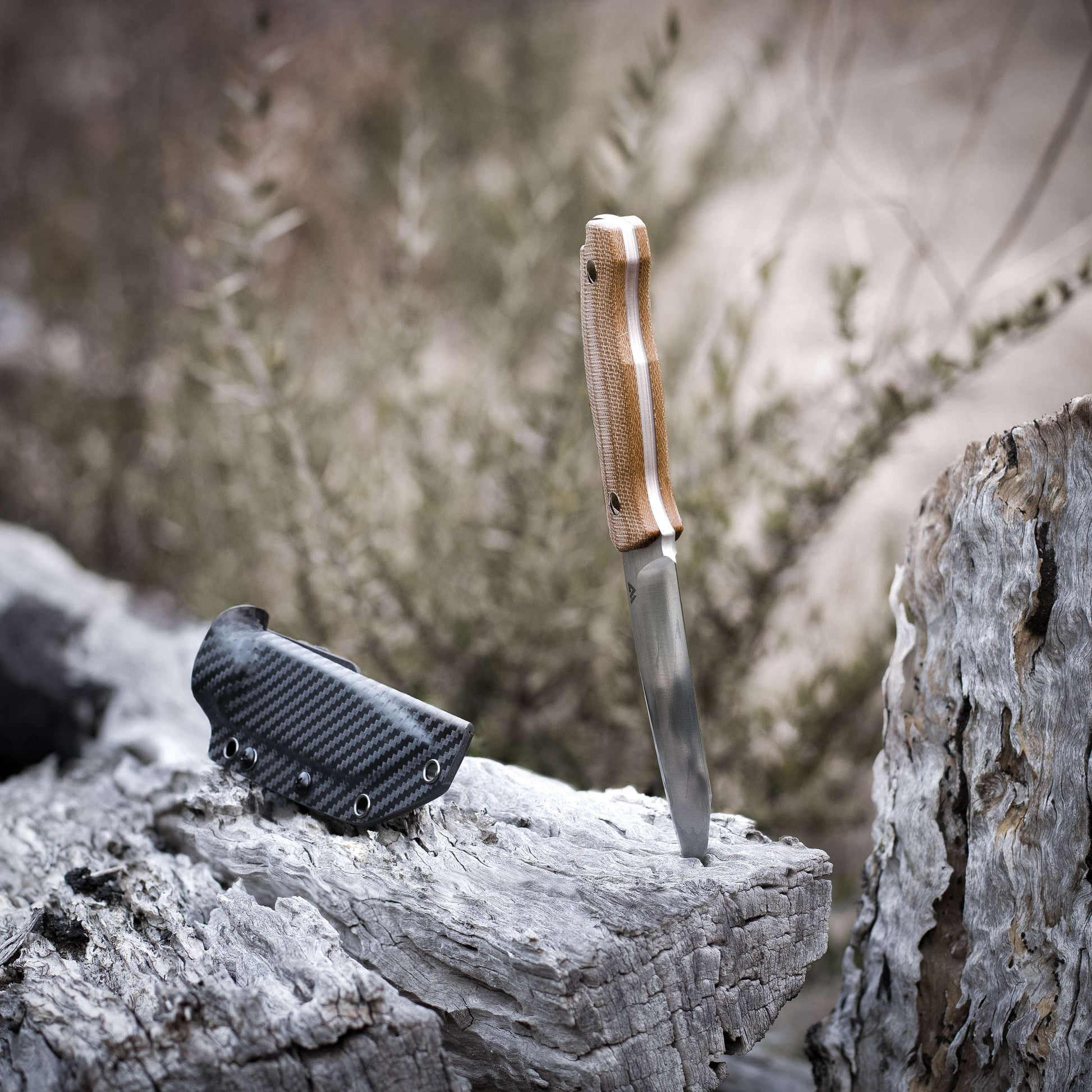 Wilora Crest Hunting knife, with a wooden handle and sheath.