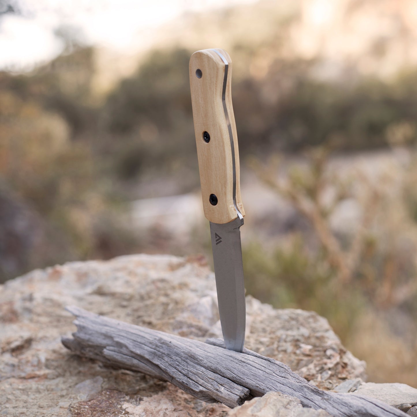 Wilora Heaford field knife wooden handle close-up